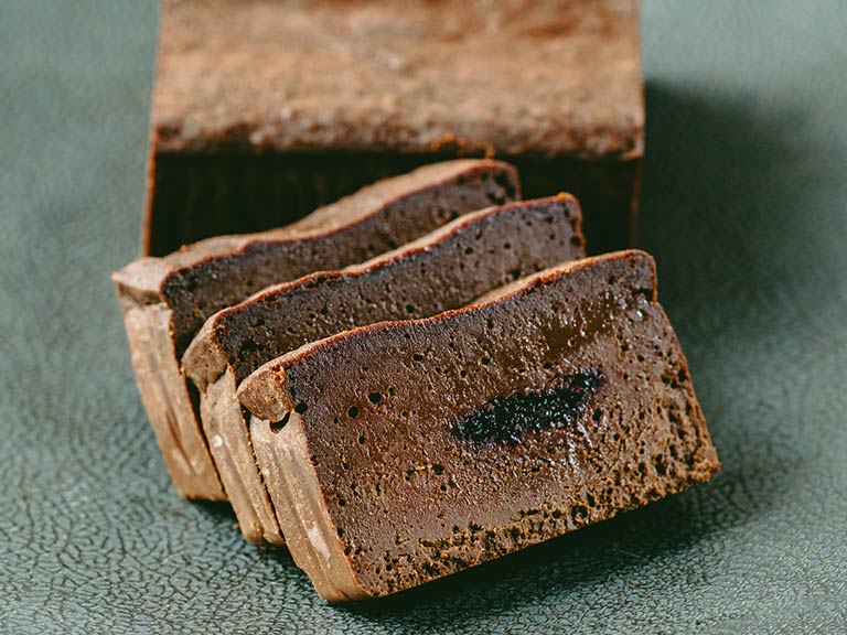 ガトーショコラ 黒 ごぼうとチョコレートのビターテリーヌ 商品アップ