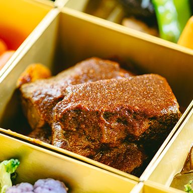 牛ほほ肉の赤ワイン煮込み